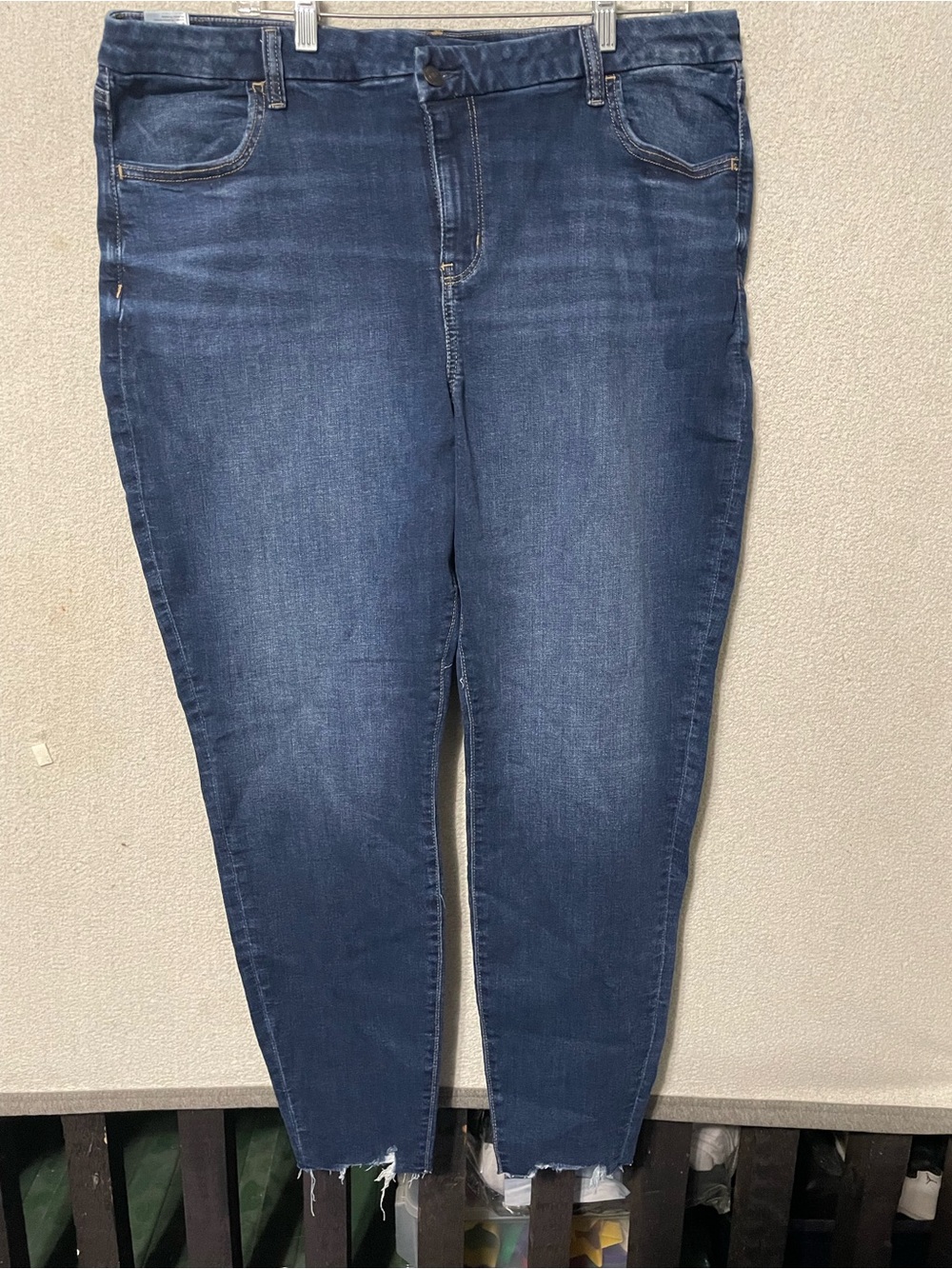 American Eagle Outfitters Dark Blue Cropped Ankle Jeans/jeggings